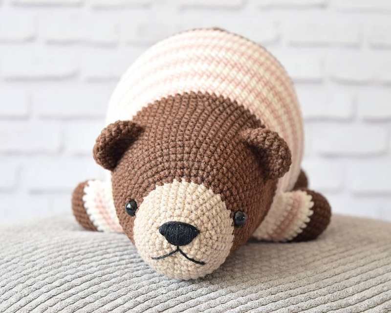 Lying Bear free crochet pattern​